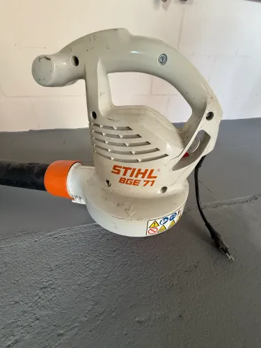 Soprador Stihl BGE 71 elétrico 1.1 kW branco/laranja/preto