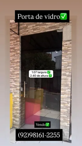 Vendo por de vidro e cadeira hidráulica
