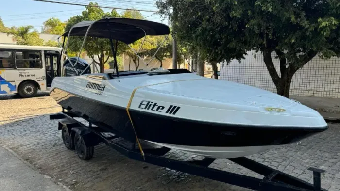 Lancha Runner 6500 - Elite III, muito nova.