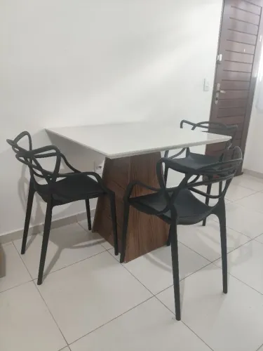 Kit 4 cadeiras de jantar, área de churrasqueira