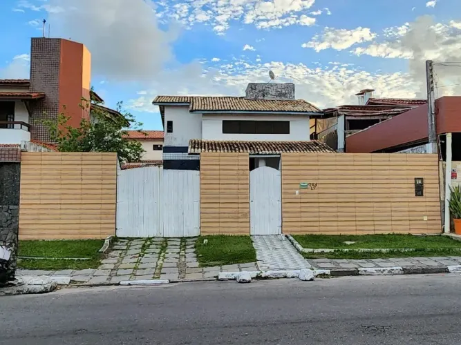 Casa na Aventidade Praia de Itapuã - Vilas do Atlântico