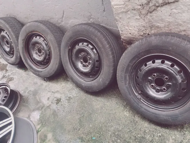4 rodas  aro 13 de Fiat Palio ,uno 