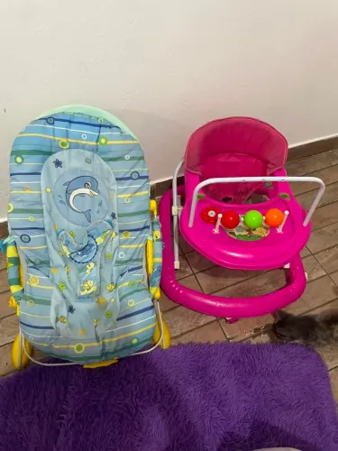 Vendo cadeirinha de descanso e andador