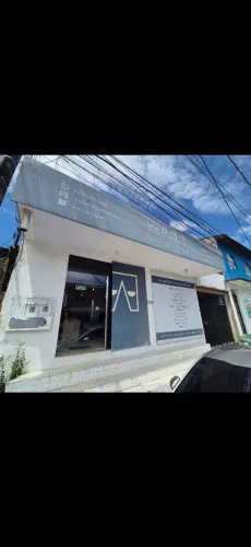 Imóvel comercial: Uma sala de 80m2 na frente com uma casa de 70m2 ao fundo