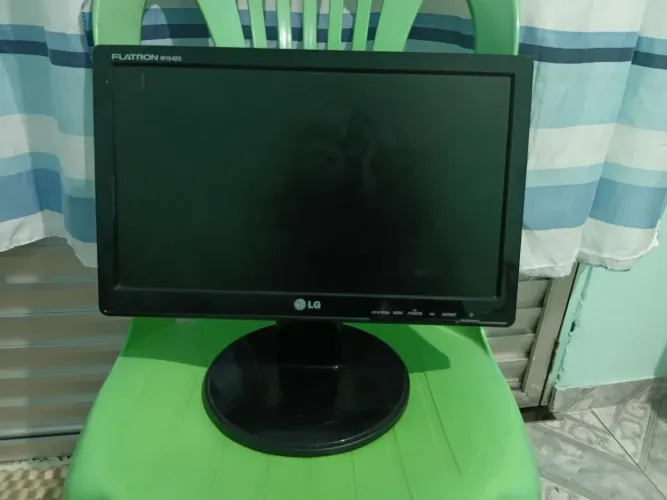 Teclado Lehmox + Monitor LG 60 hz