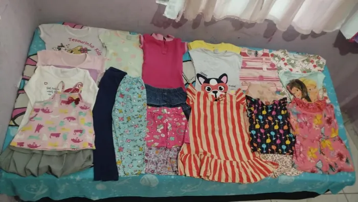 Lote de menina com 20 peças tamanho 4 anos
