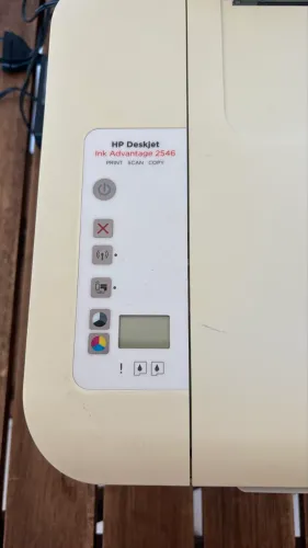 Impressora Hp, usada, funcionando. É preciso colocar tinta. 