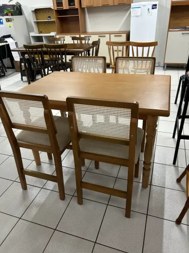 Mesa com 4 cadeiras NOVA