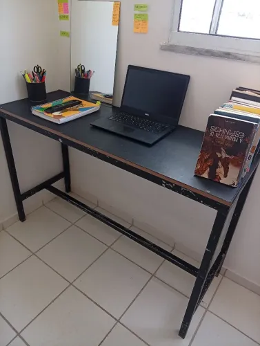 Mesa de escritório de Metalon