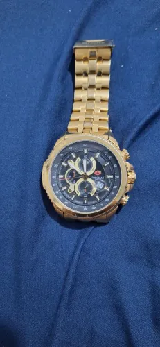 RELÓGIO DOURADO.