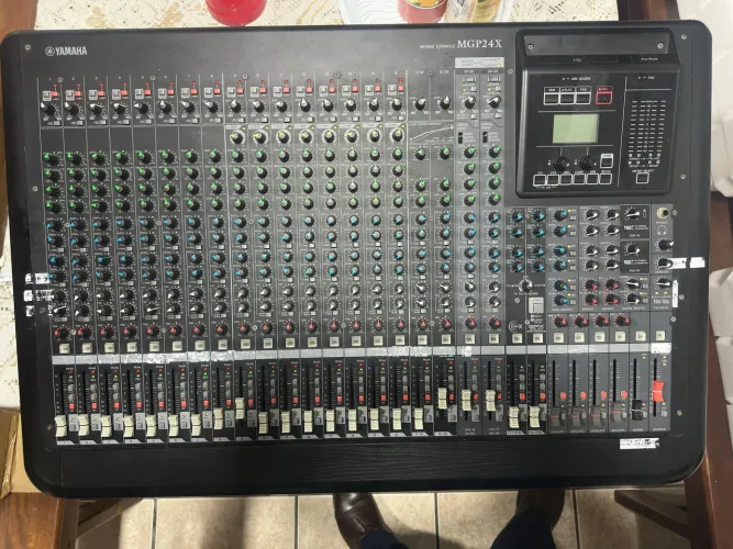 Mesa Analógica Yamaha Mgp24x 24 Canais 