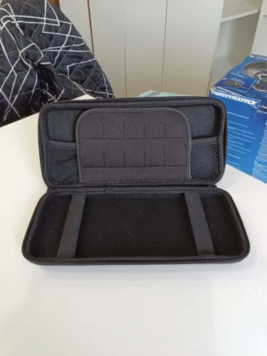 Vendo Capa Protetora Preto Switch V1 e V2 Semi novo 