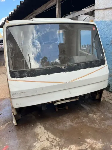 Vendo cabine de caminhão Agrale, modelo 1800D
