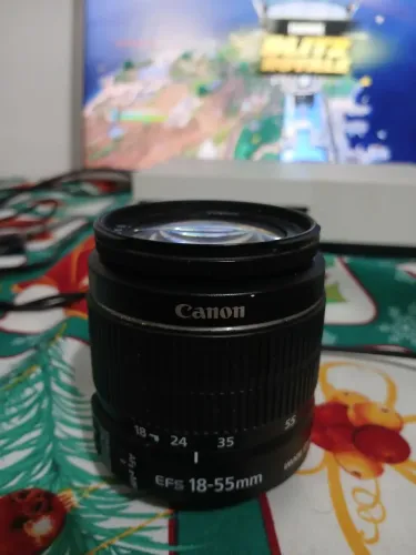 Canon EF-S 18-55mm f/3.5-5.6 IS II. 