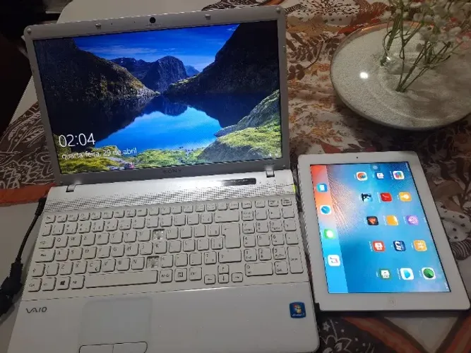 notebook + ipad 2