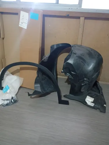 Moldura ,para barro ,par de guia original bmw x1 lado esquerdo 