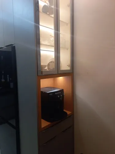 Cristaleira com cafeteria