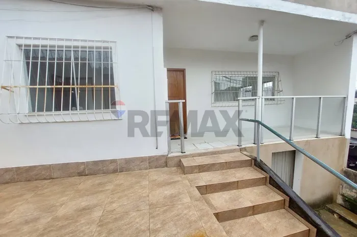 Casa com 03 quartos a venda no bairro Betânia, BH.