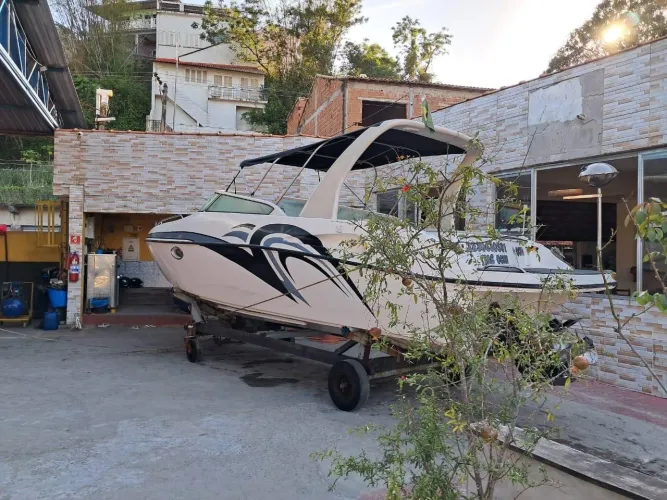 Lancha Magna 28 pés 