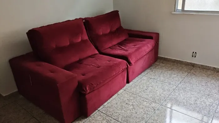 vendo sofá vinho, sujeito a negociação 