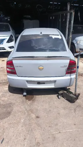 Astra sucata para retirada de peças
