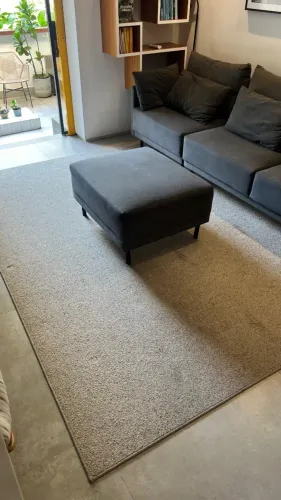 Tapete bouclé cinza/cru