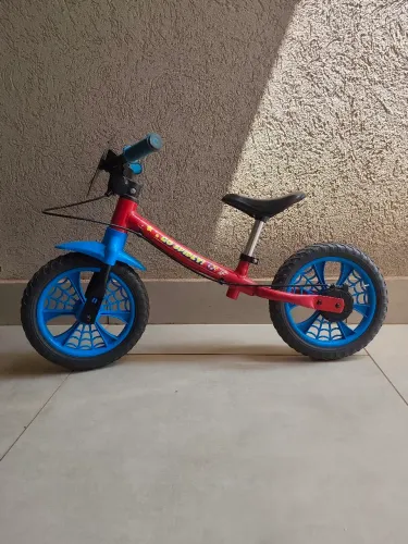 Bicicleta de equilíbrio Spiderman