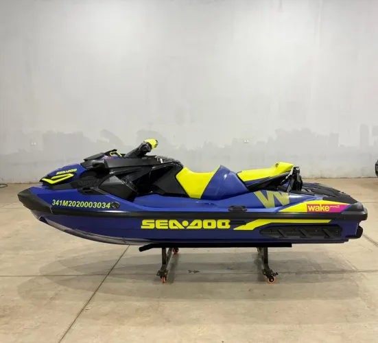 Jet ski wake 230 2020