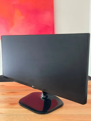 Monitor LG Ultrawide 25" Full HD IPS em ótimo estado de conservação