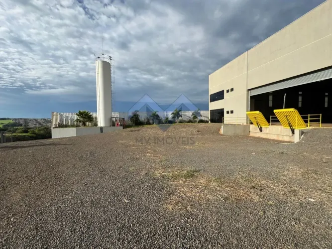 ÚLTIMO DISPONÍVEL / Comercial/Logístico com 2.100m² na BR-