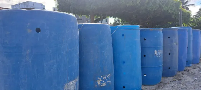 Tonéis de plásticos