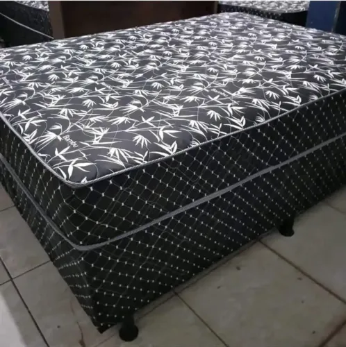 Cama casal semi nova