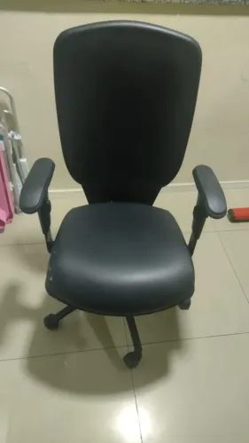 Vendo cadeira de escritório. Bom estado. 350,00 reais.