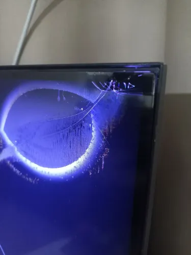 Vende se tv para retirar peças