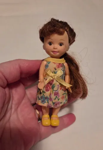 Mini boneca Paula anos 90