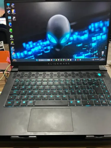 Notebook Gamer Alienware M15 R7 - Intel Core i7, RTX 3070 Ti - Seminovo