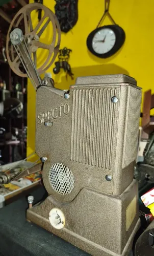 Projetor de cinema vintage da marca Specto,