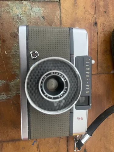 Câmera fotográfica japonesa antiga