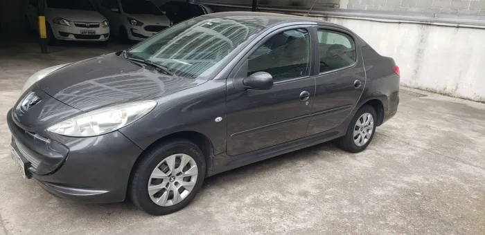 Peugeot 207 Sedan Passion XR 1.4 Flex 8V 4P 2011