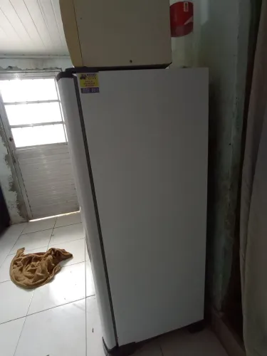 Vende-se geladeira