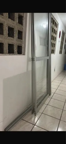 Porta de vidro de correr seminova pouco usada. 2,05 de altura e largura 1.80