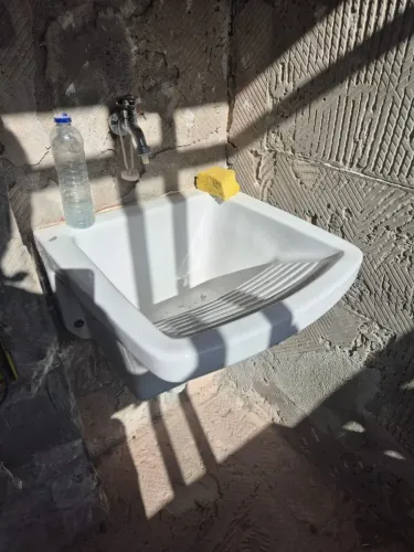 Tanque de lavar roupa com coluna