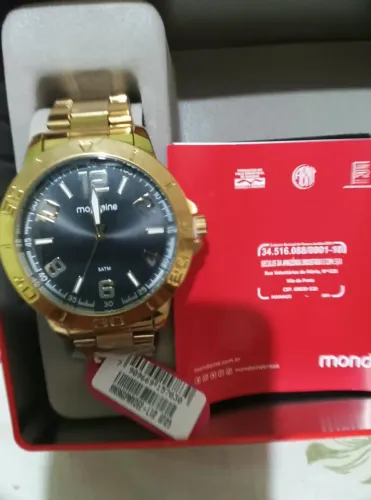 Relógio mondaine dourado a prova d'água