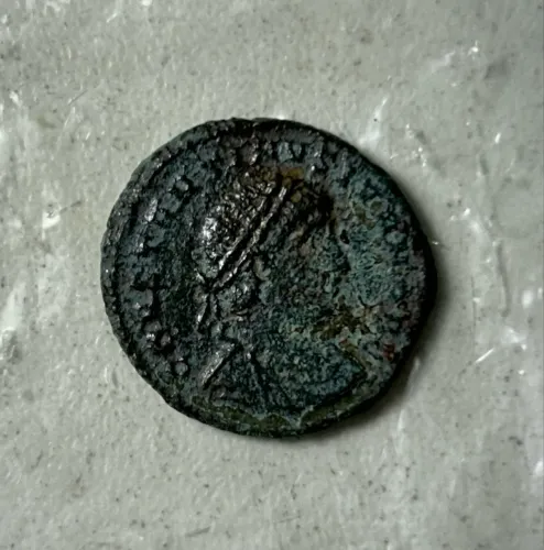 Moeda Romana Constantino II - Bronze - Século IV d.C.