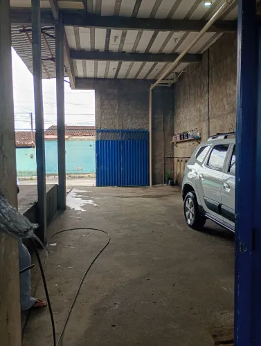 Vendo galpão e casa pra terminar na parte de cima