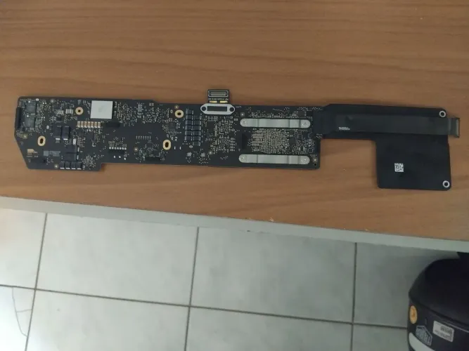 Vendo placa intacta de macbook Air m1 eu to disposto a Negociar