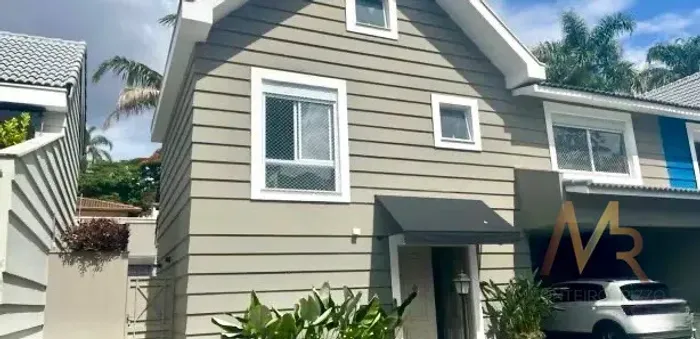 CASA EM CONDOMINIO FECHADO: REFORMADA E MOBILIADA