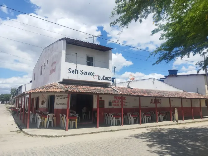 Vendo essas 3 Casas com Ponto Comercial por 800 Mil Reais