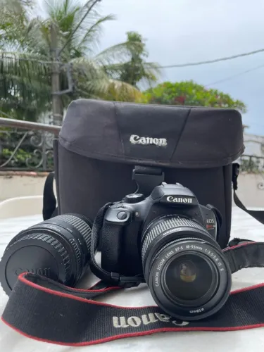 Câmera Canon t6 com 2 lentes