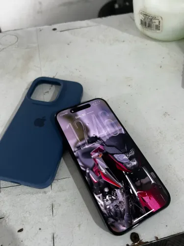 iPhone 15 pro 88% de bateria todo original